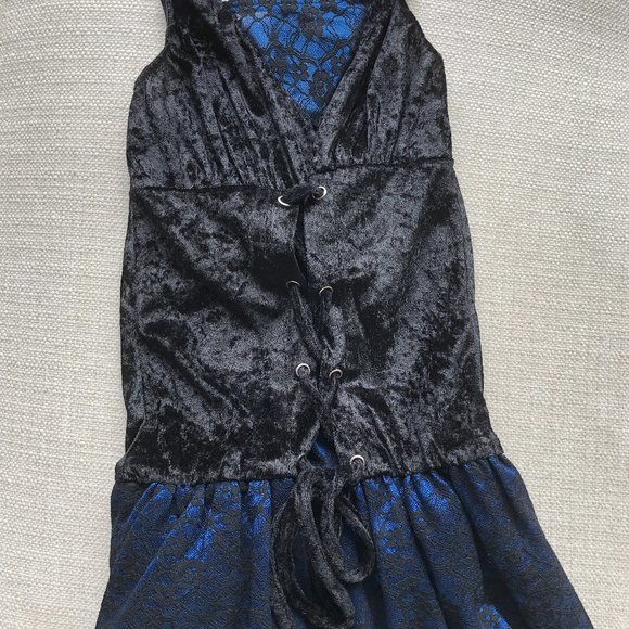 Midnight Vamp Costume Dress - Picture 11 of 15